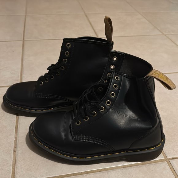 Dr. Martens Black Vegan Leather Boots Size 9 - Picture 5 of 5